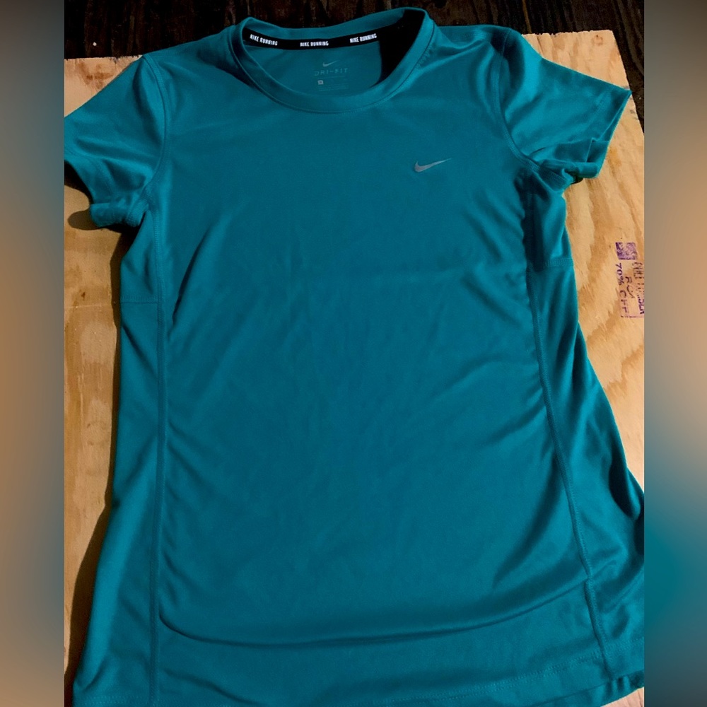 Nike top